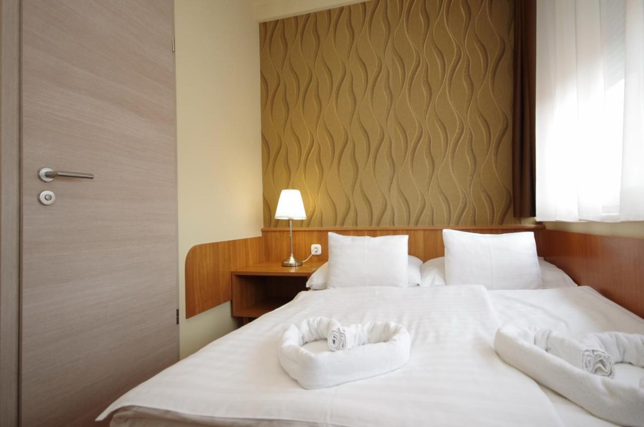 Aqua Hotel ยูลา ภายนอก รูปภาพ