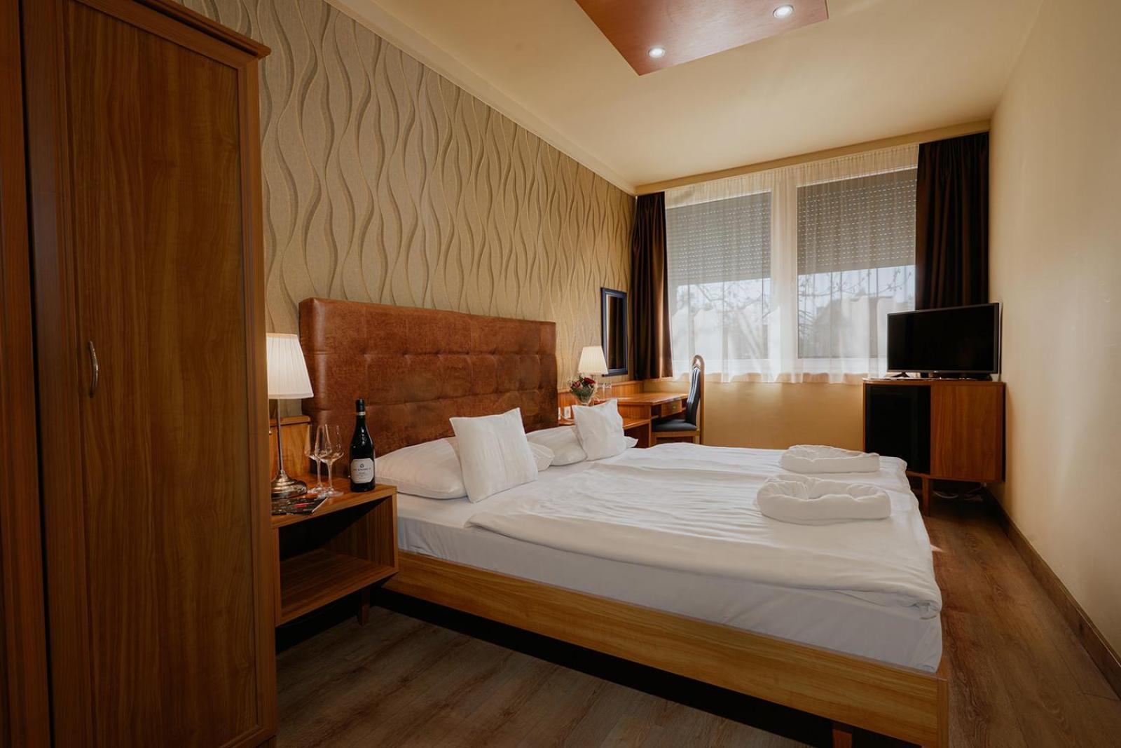 Aqua Hotel ยูลา ภายนอก รูปภาพ